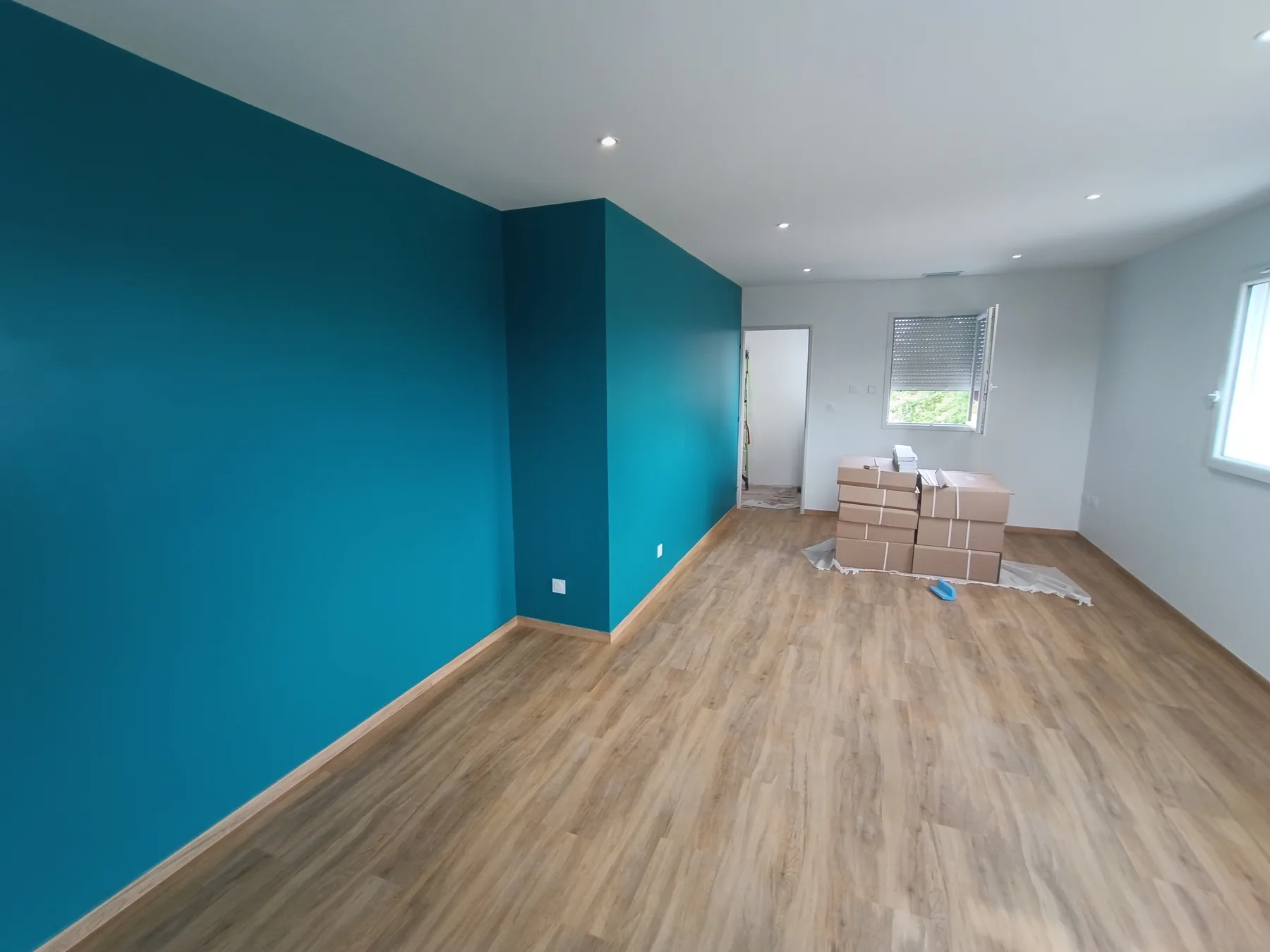 Entreprise Guyon — mur vert canard et sol LVT